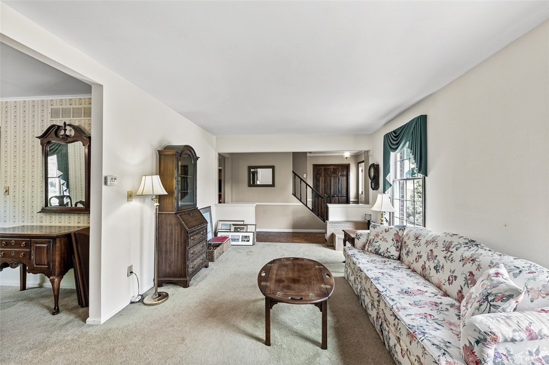 Monroeville, Pennsylvania 15146, United States, 4 Bedrooms Bedrooms, ,3 BathroomsBathrooms,Residential,Active,194427