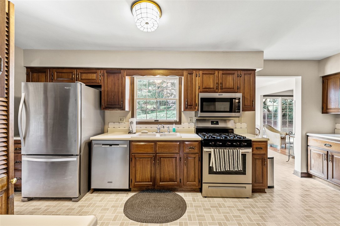 Monroeville, Pennsylvania 15146, United States, 4 Bedrooms Bedrooms, ,3 BathroomsBathrooms,Residential,Active,194427