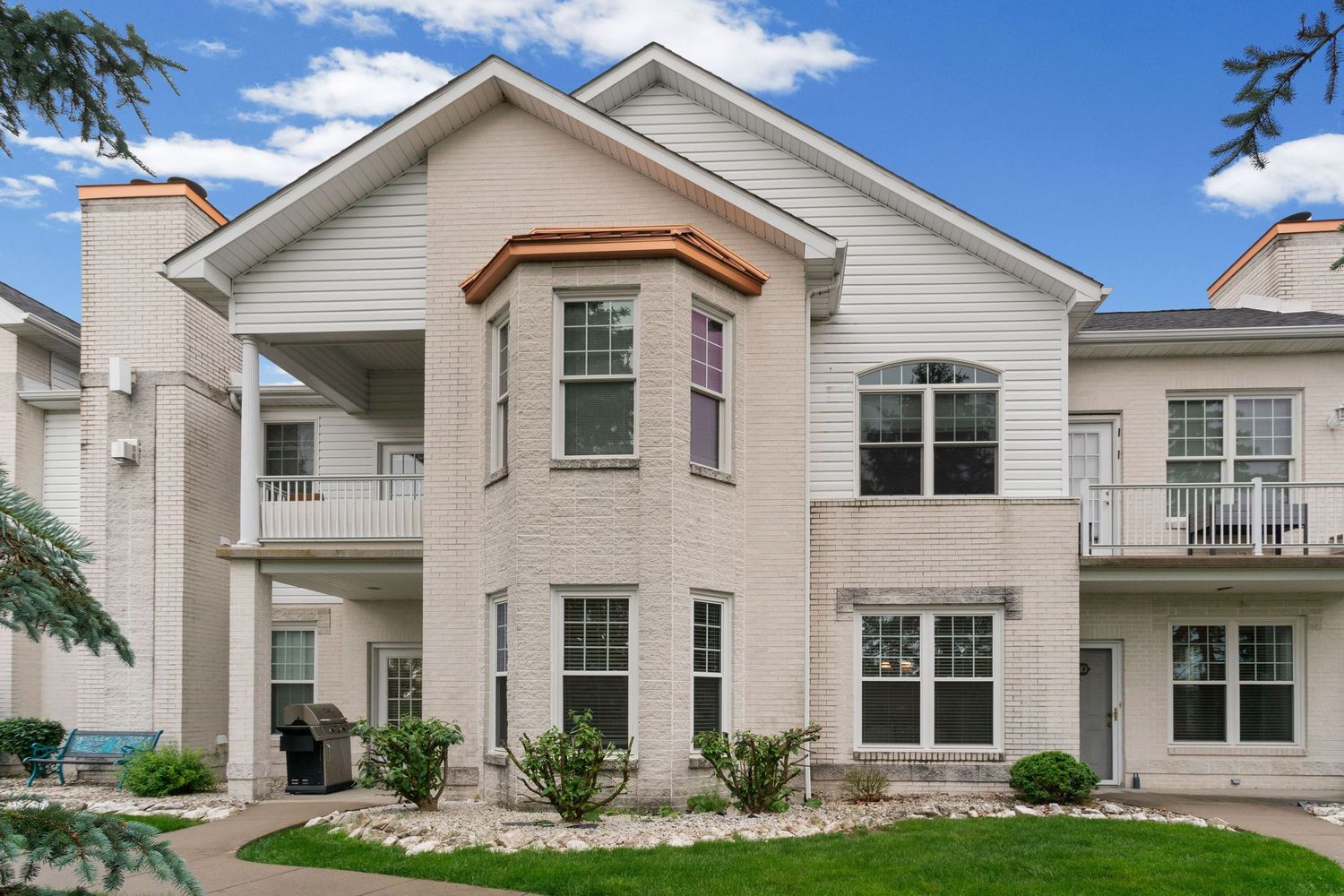 201 Adams Pointe Blvd 10