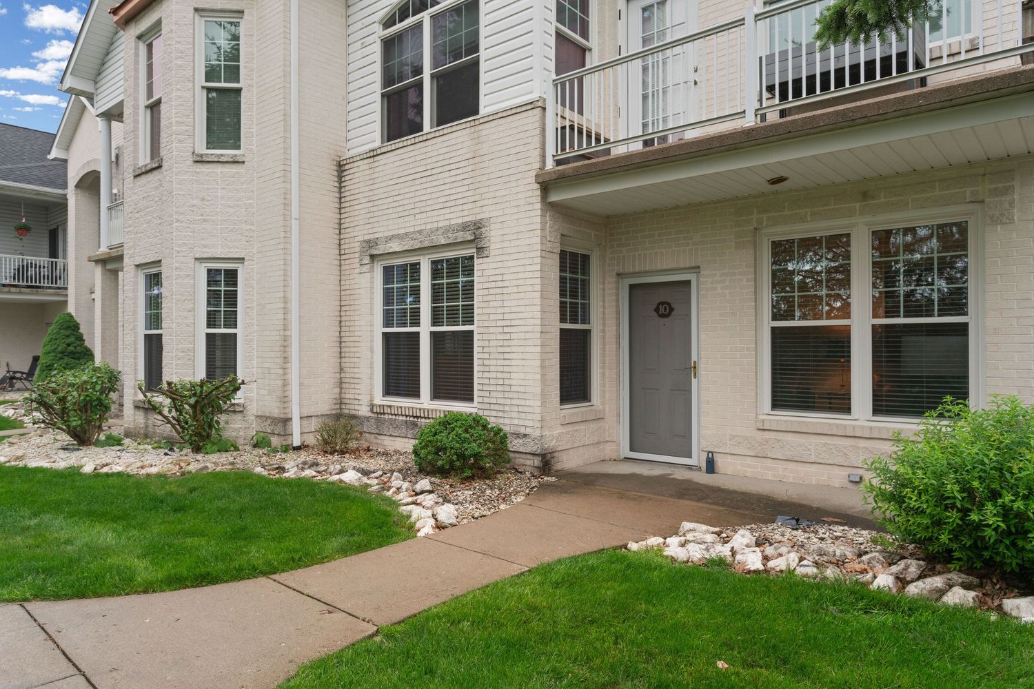 201 Adams Pointe Blvd 10