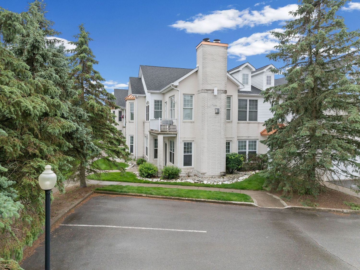 201 Adams Pointe Blvd 10