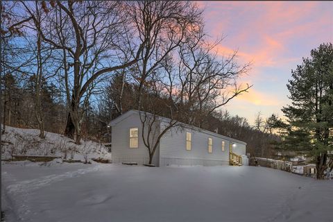 406 Canterbury Ln Connoquenessing Twp PA 16053