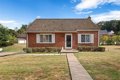 Photo of 308 Sandy Dr, Glenshaw, PA 15116 (MLS # 1741028)