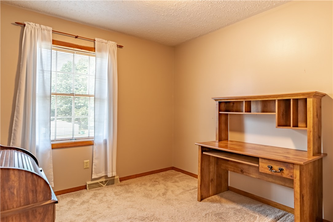 Twp Of But NW, Pennsylvania 16001, United States, 3 Bedrooms Bedrooms, ,3 BathroomsBathrooms,Residential,Pending,203651