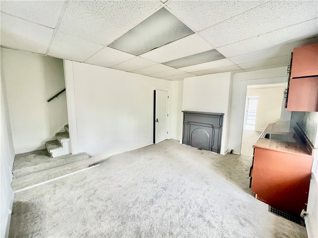 4 Howe St