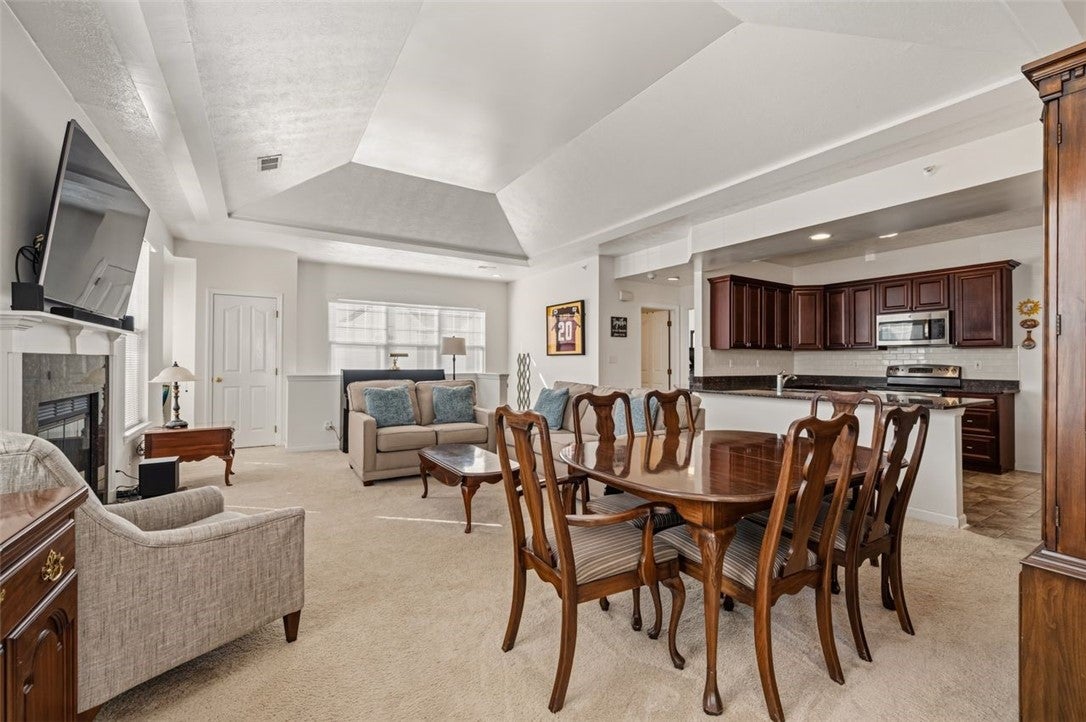 208 Adams Pointe Blvd 2