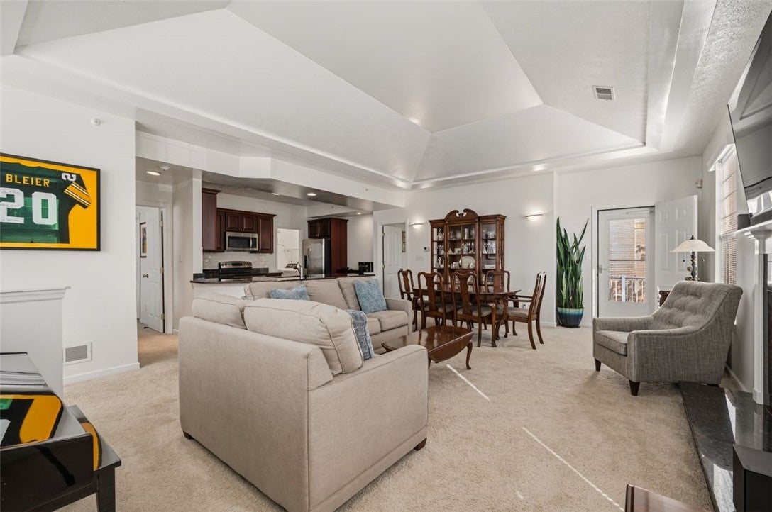 208 Adams Pointe Blvd 2