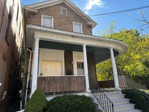 Photo of 626 Baldwin St, Bridgeville, PA 15017 (MLS # 1725686)
