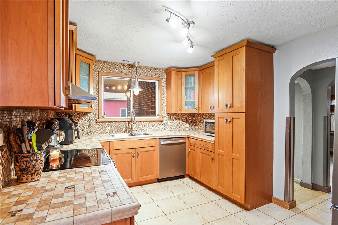 Lincoln Twp, Pennsylvania 15501, United States, 5 Bedrooms Bedrooms, ,1 BathroomBathrooms,Residential,Pending,33424