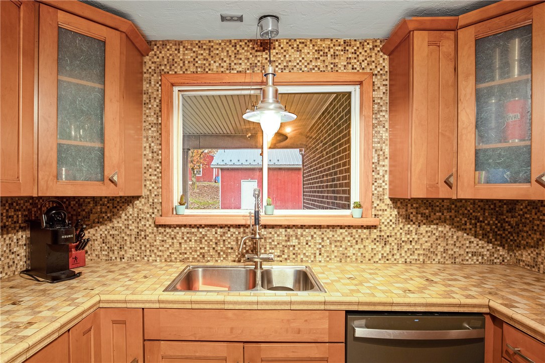 Lincoln Twp, Pennsylvania 15501, United States, 5 Bedrooms Bedrooms, ,1 BathroomBathrooms,Residential,Pending,33424