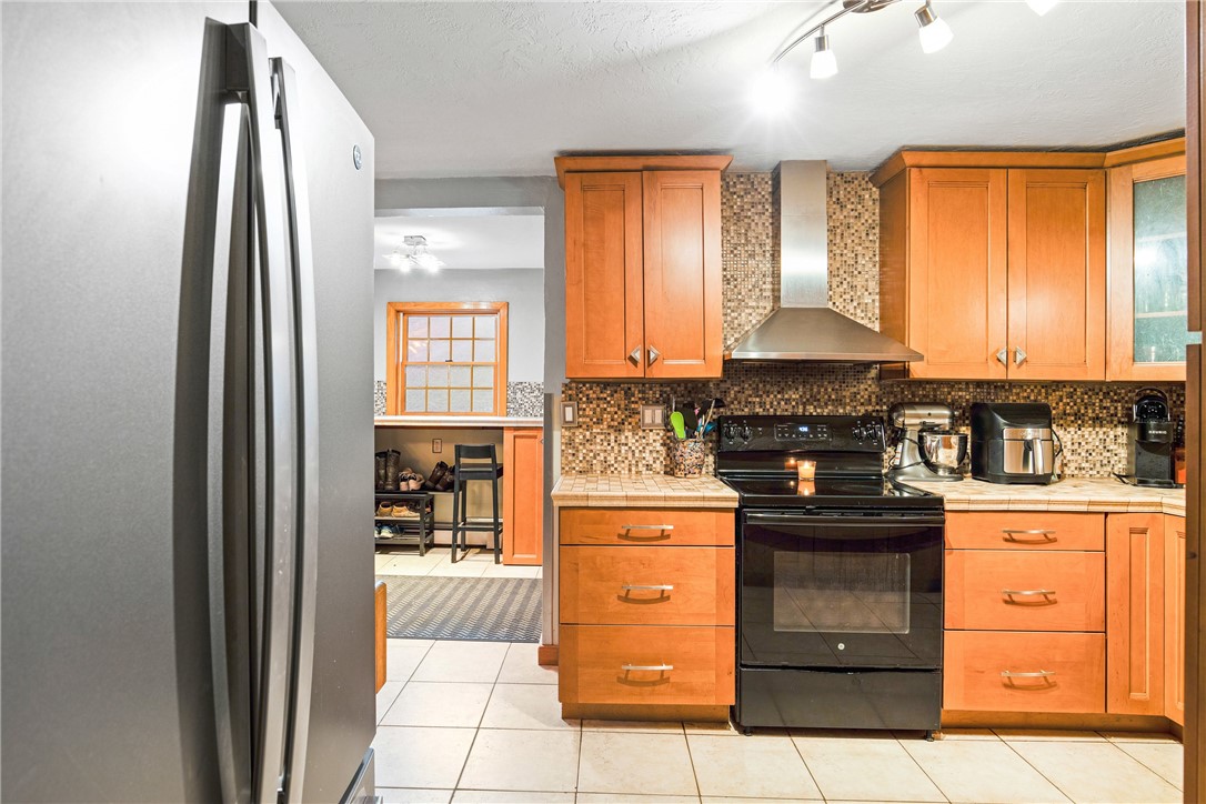 Lincoln Twp, Pennsylvania 15501, United States, 5 Bedrooms Bedrooms, ,1 BathroomBathrooms,Residential,Pending,33424