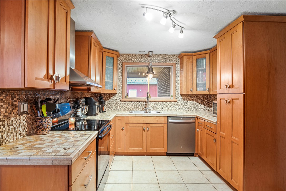 Lincoln Twp, Pennsylvania 15501, United States, 5 Bedrooms Bedrooms, ,1 BathroomBathrooms,Residential,Pending,33424