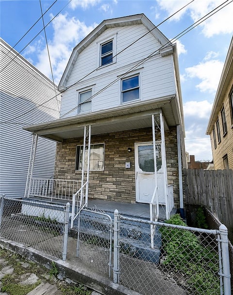 Multifamily For Sale - 227 Munson Ave<br/> McKees Rocks, PA 15136