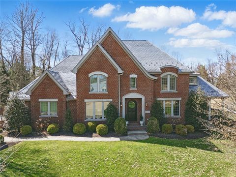 1271 Redfern Dr Upper St. Clair PA 15241
