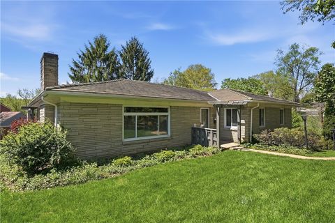 Photo of 462 Greenhurst Dr, Pittsburgh, PA 15243 (MLS # 1750698)