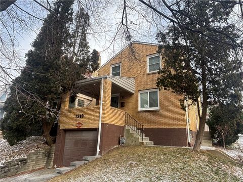 Photo of 1319 Woodbourne Ave, Pittsburgh, PA 15226 (MLS # 1737142)