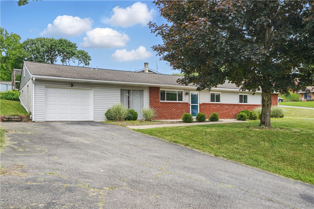 218 Longview Drive, Manor, Pennsylvania image 1