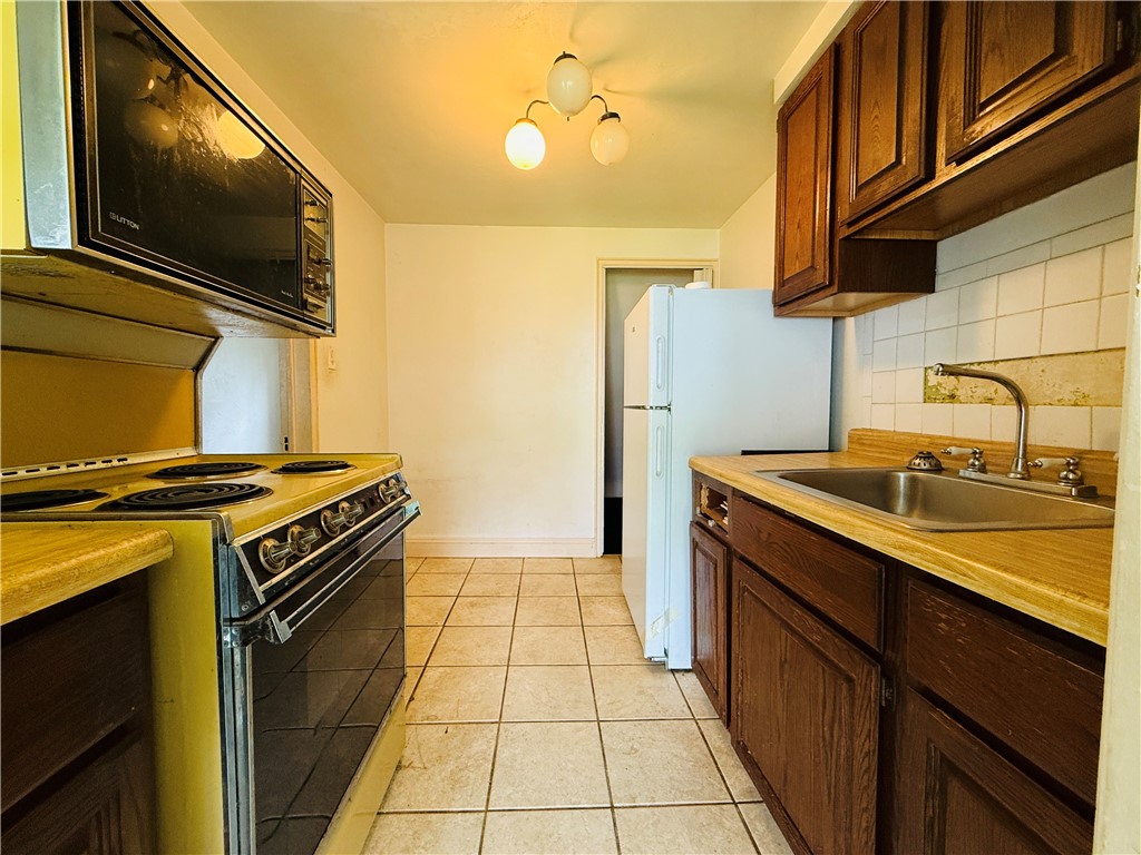 Beechview, Pennsylvania 15216, United States, 2 Bedrooms Bedrooms, ,1 BathroomBathrooms,Residential,Pending,101804
