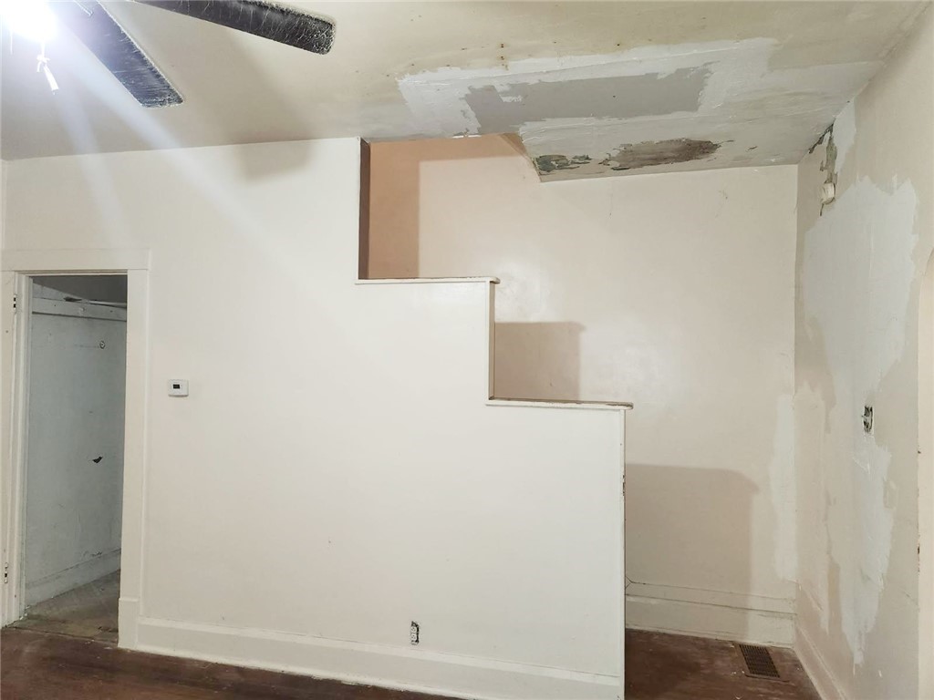 Farrell, Pennsylvania 16121, United States, 3 Bedrooms Bedrooms, ,1 BathroomBathrooms,Residential,Active,254541