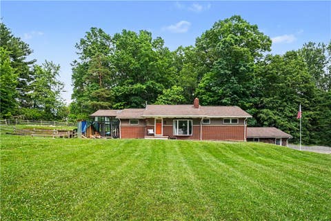 Homes For Sale - 456 E Maitland Ln Ln<br/> Lawrence County, New Castle, PA 16105