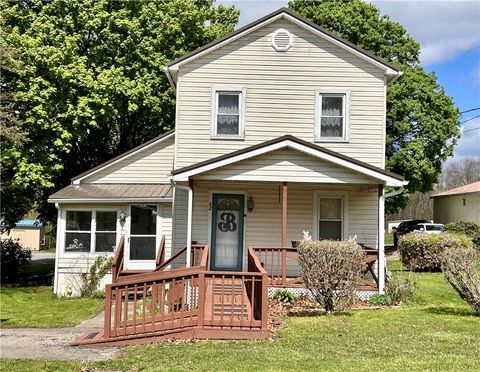 Photo of 42 9th St, Lucernemines, PA 15754 (MLS # 1749273)