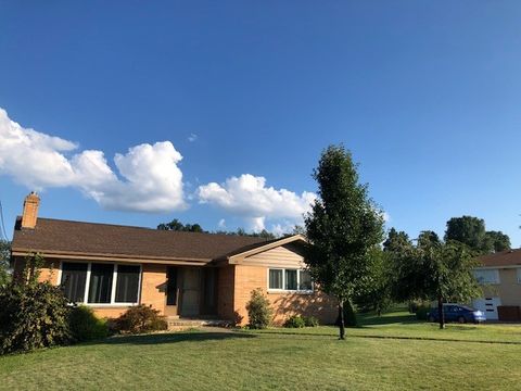 Photo of 335 Commonwealth Ave, West Mifflin, PA 15122 (MLS # 1749222)