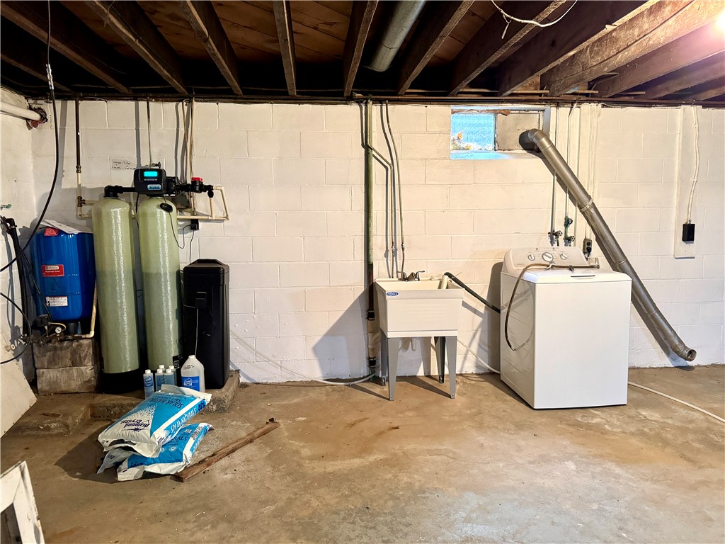 Summit Twp, Pennsylvania 16002, United States, 4 Bedrooms Bedrooms, ,2 BathroomsBathrooms,Residential,Active,252598