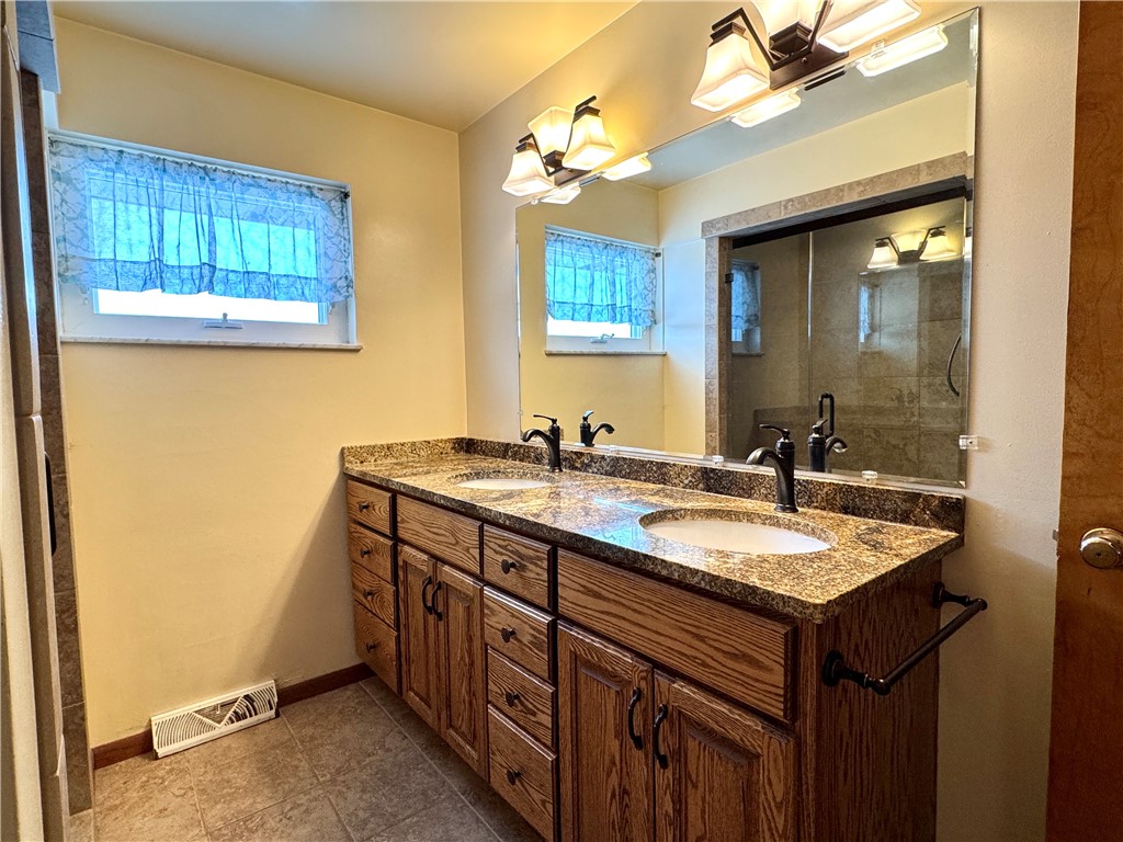 Summit Twp, Pennsylvania 16002, United States, 4 Bedrooms Bedrooms, ,2 BathroomsBathrooms,Residential,Active,252598