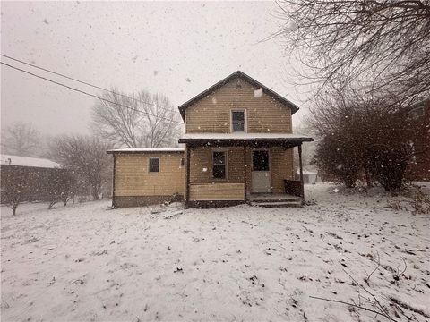 Photo of 283 Portersville Rd, Ellwood City, PA 16117 (MLS # 1735044)