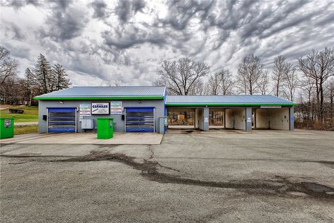 Photo of 1005 W 4th Ave, Derry, PA 15627 (MLS # 1745633)