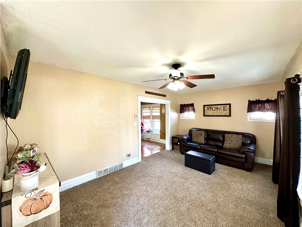 New Castle, Pennsylvania 16101, United States, 3 Bedrooms Bedrooms, ,2 BathroomsBathrooms,Residential,Contingent,213222