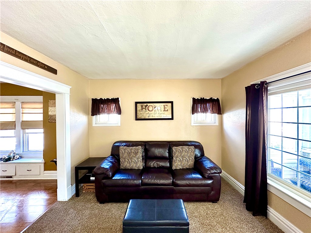 New Castle, Pennsylvania 16101, United States, 3 Bedrooms Bedrooms, ,2 BathroomsBathrooms,Residential,Contingent,213222