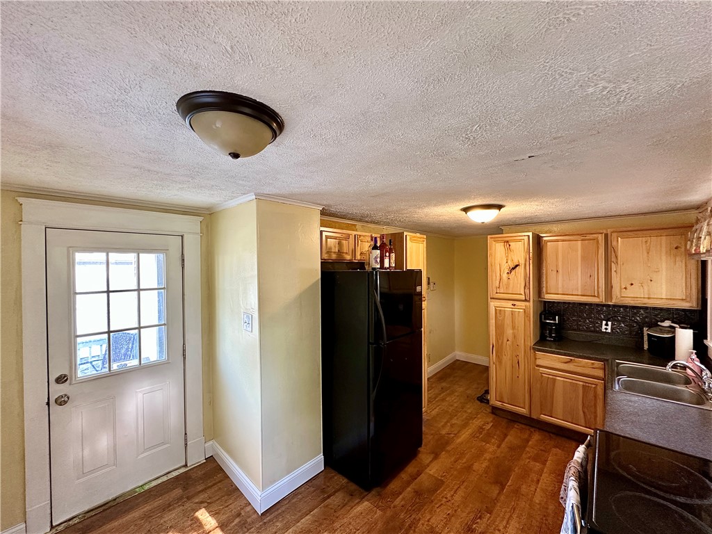 New Castle, Pennsylvania 16101, United States, 3 Bedrooms Bedrooms, ,2 BathroomsBathrooms,Residential,Contingent,213222