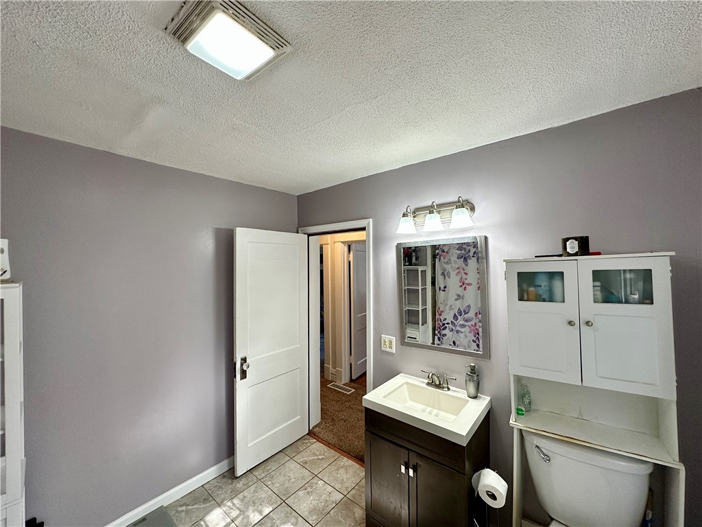 New Castle, Pennsylvania 16101, United States, 3 Bedrooms Bedrooms, ,2 BathroomsBathrooms,Residential,Contingent,213222