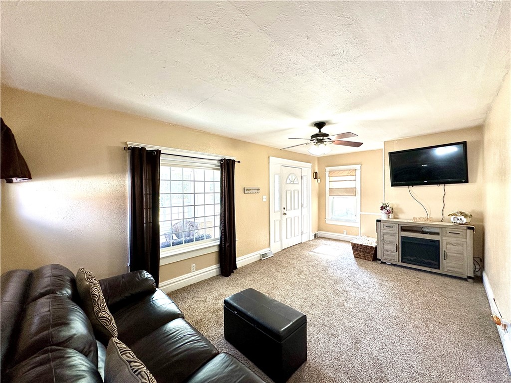 New Castle, Pennsylvania 16101, United States, 3 Bedrooms Bedrooms, ,2 BathroomsBathrooms,Residential,Contingent,213222