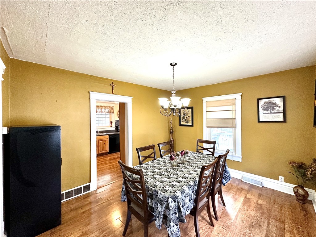 New Castle, Pennsylvania 16101, United States, 3 Bedrooms Bedrooms, ,2 BathroomsBathrooms,Residential,Contingent,213222