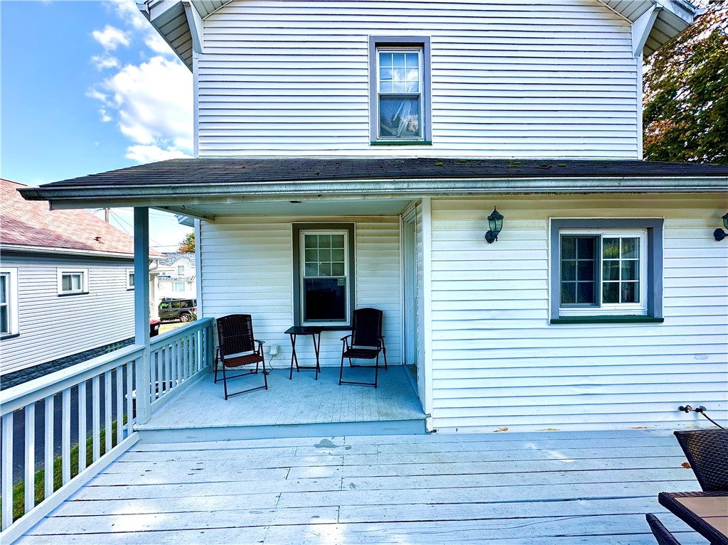 New Castle, Pennsylvania 16101, United States, 3 Bedrooms Bedrooms, ,2 BathroomsBathrooms,Residential,Contingent,213222