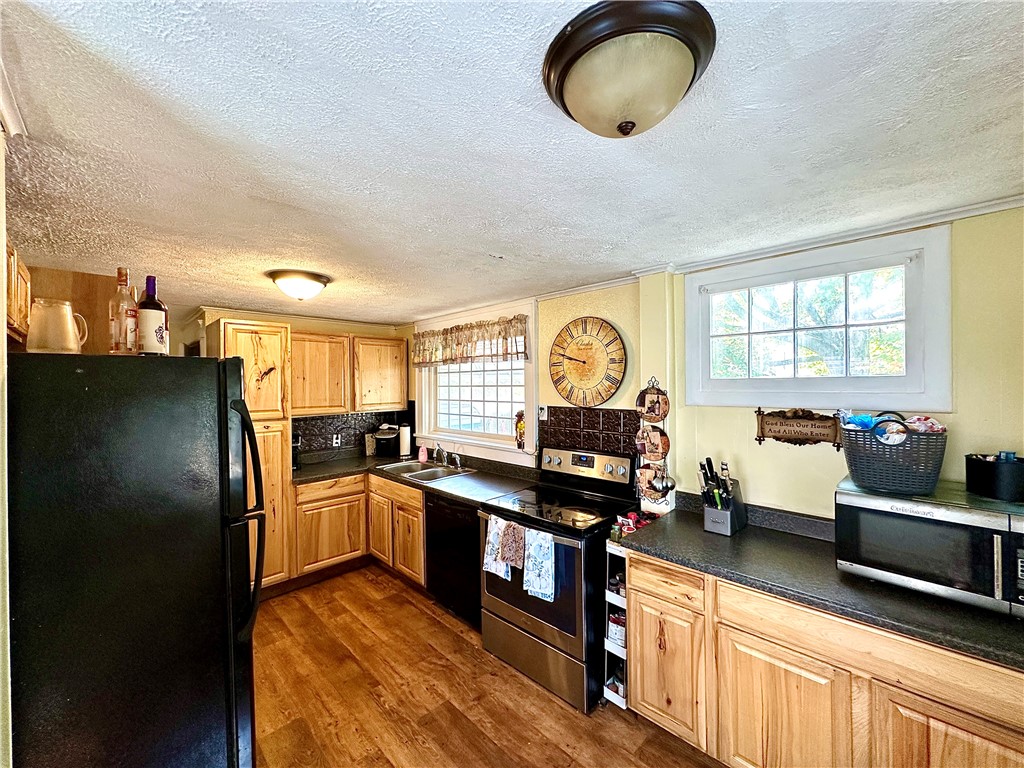 New Castle, Pennsylvania 16101, United States, 3 Bedrooms Bedrooms, ,2 BathroomsBathrooms,Residential,Contingent,213222