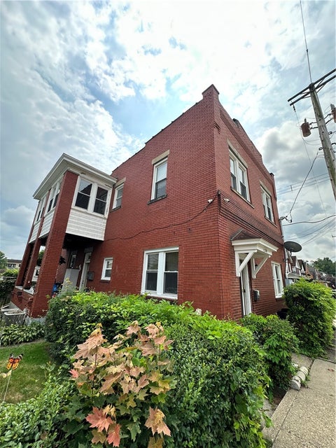 Multifamily For Sale - 1119 Race St St<br/> McKees Rocks, PA 15136