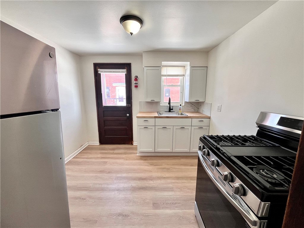 Neville Twp, Pennsylvania 15225, United States, 2 Bedrooms Bedrooms, ,1 BathroomBathrooms,Residential,Active,14222