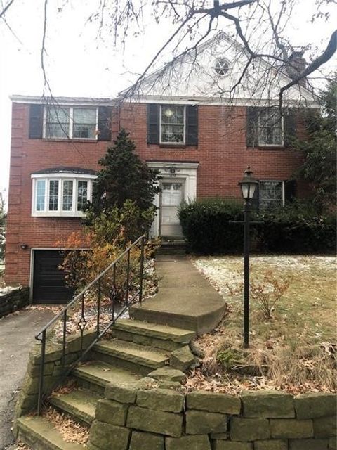 Photo of 1038 Manor Rd, New Kensington, PA 15068 (MLS # 1734921)