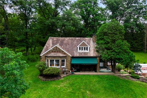 Photo of 3871 Green Valley Dr, Pittsburgh, PA 15235 (MLS # 1763984)
