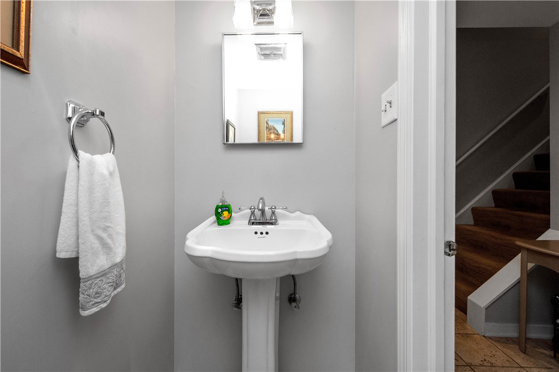 St Clair, Pennsylvania 15241, United States, 4 Bedrooms Bedrooms, ,3 BathroomsBathrooms,Residential,Contingent,160056