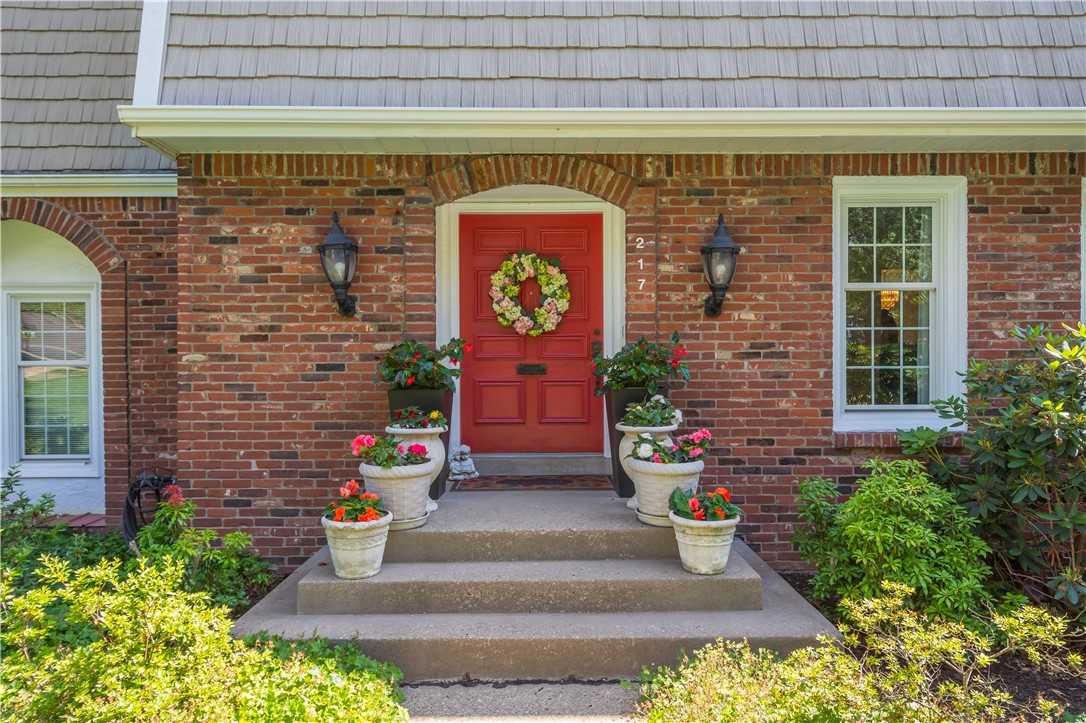 St Clair, Pennsylvania 15241, United States, 4 Bedrooms Bedrooms, ,3 BathroomsBathrooms,Residential,Contingent,160056