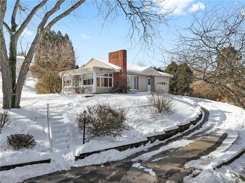 Photo of 343 Locust St, Canonsburg, PA 15317 (MLS # 1739121)