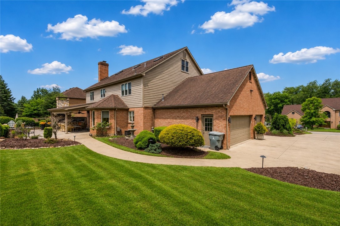 209 Redwood Dr