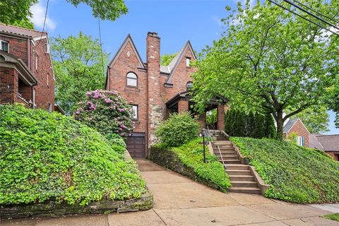 529 Hillcrest Place Mt. Lebanon PA 15216