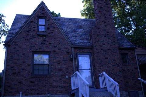 Photo of 230 Broadway Dr, Pittsburgh, PA 15236 (MLS # 1762112)