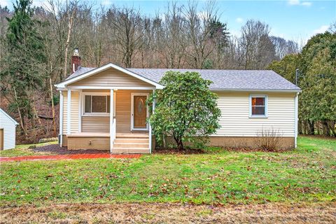 Photo of 1550 Days Run Rd, Tarentum, PA 15084 (MLS # 1750581)