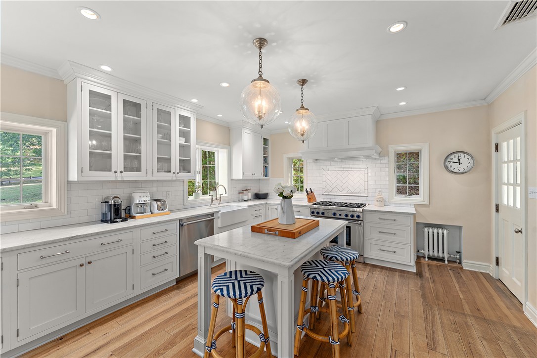 Edgeworth, Pennsylvania 15143, United States, 5 Bedrooms Bedrooms, ,4 BathroomsBathrooms,Residential,Active,203180